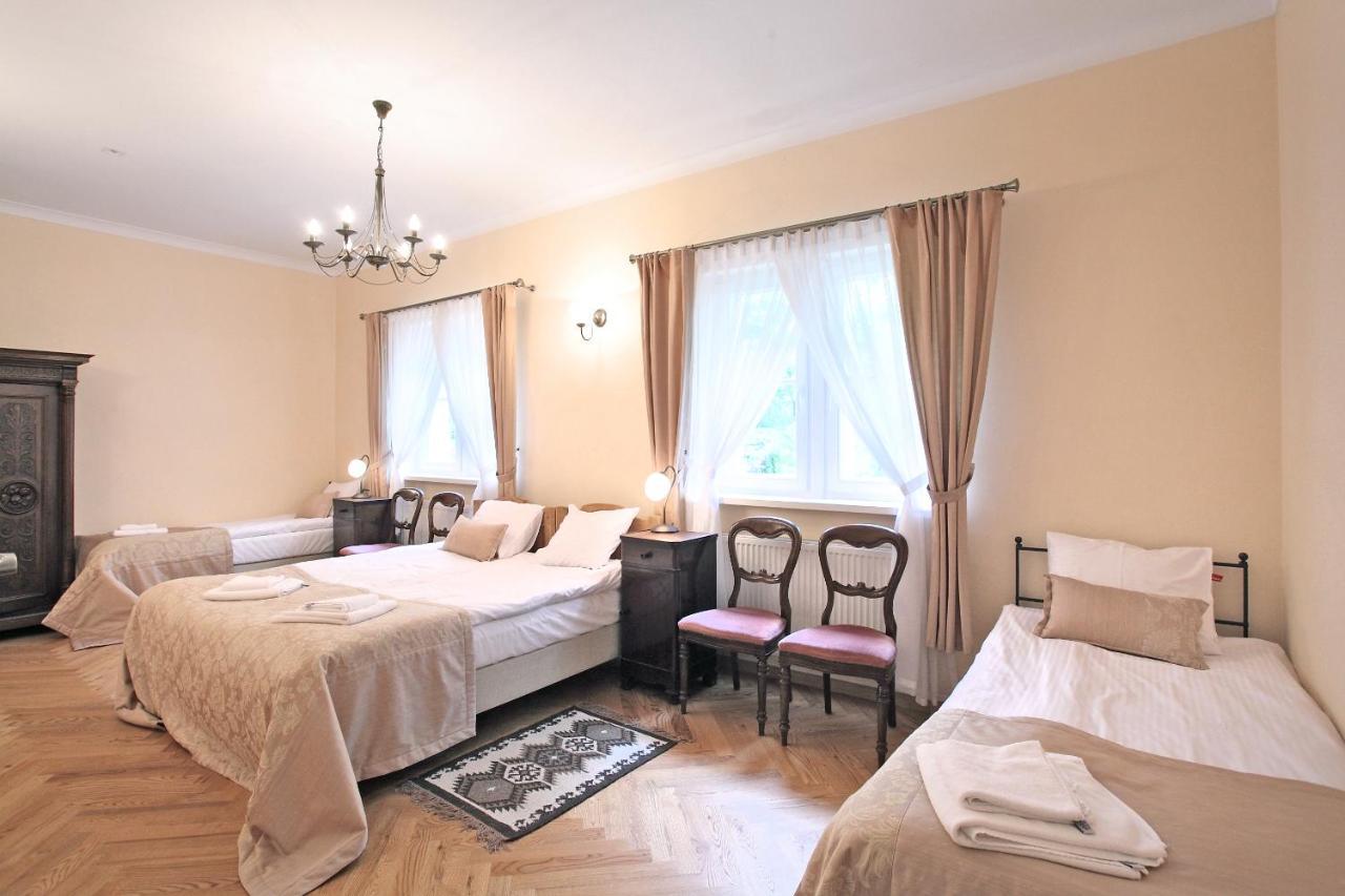 Palac W Debinie Krzeszkowice 外观 照片